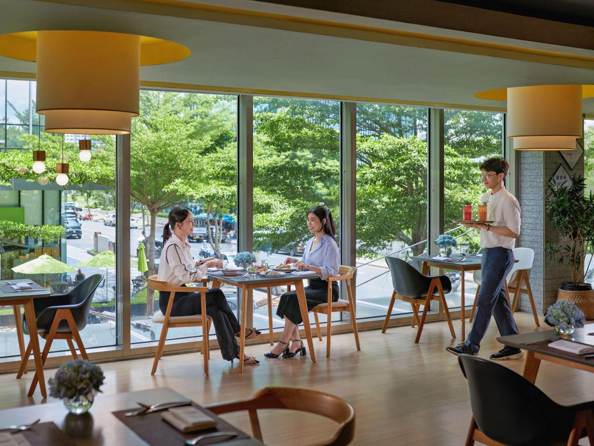 Novotel Living Saigon South Ho Chi Minh Zewnętrze zdjęcie