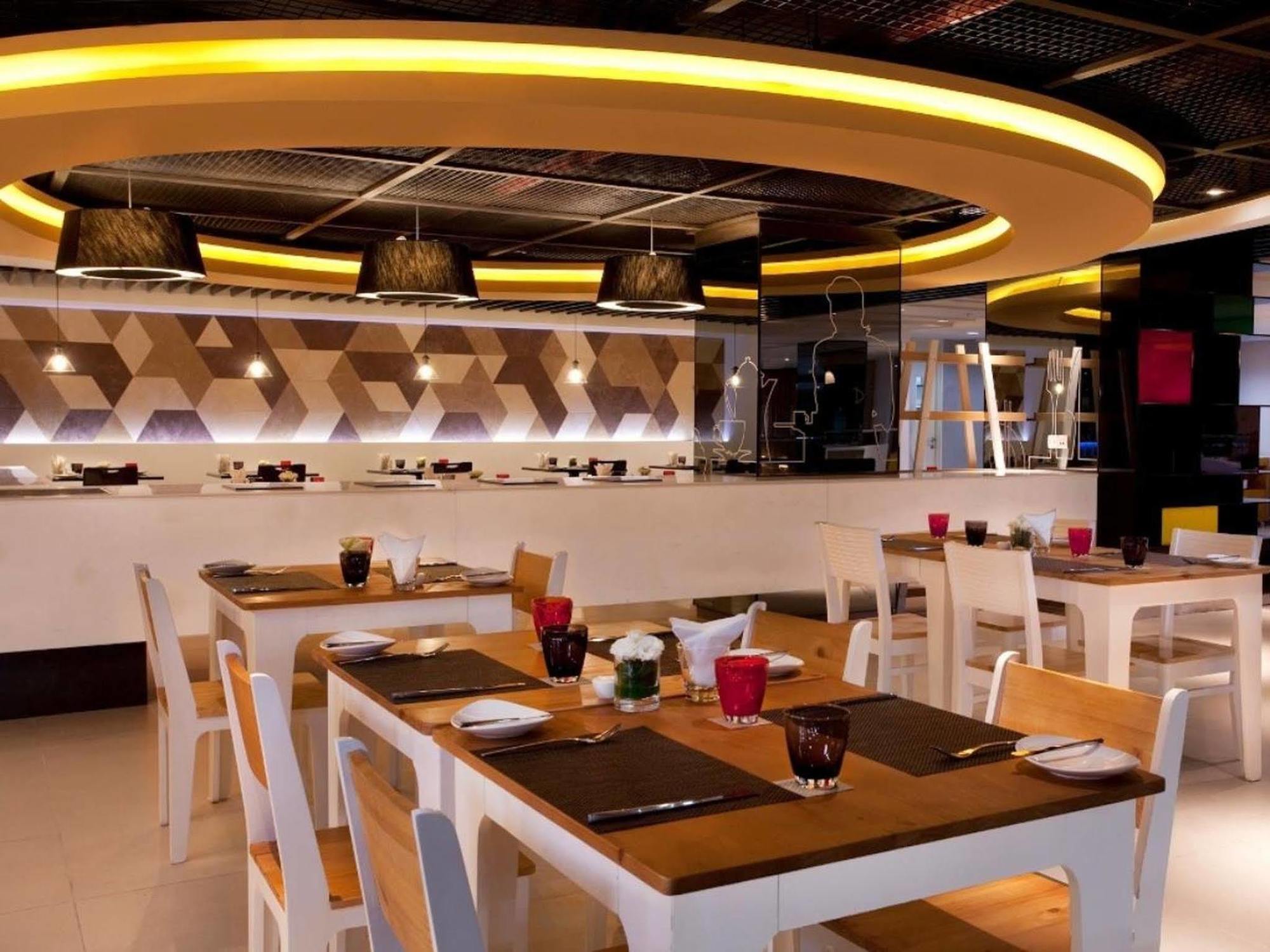 Novotel Living Saigon South Ho Chi Minh Zewnętrze zdjęcie
